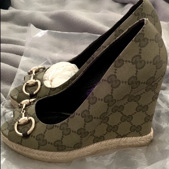 🎉Designer Items!!! MAKE AN OFFER 😎 READY TO SELL 🍂🍃🙌🏻 - Picture 4 of 4